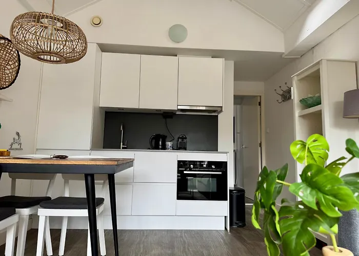 Shorestay Beachhouse Apartment