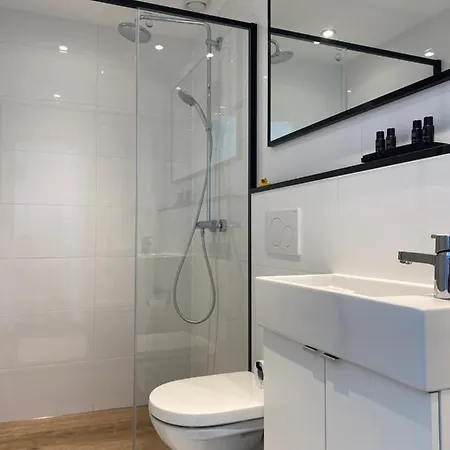 Shorestay Beachhouse Апартаменты *